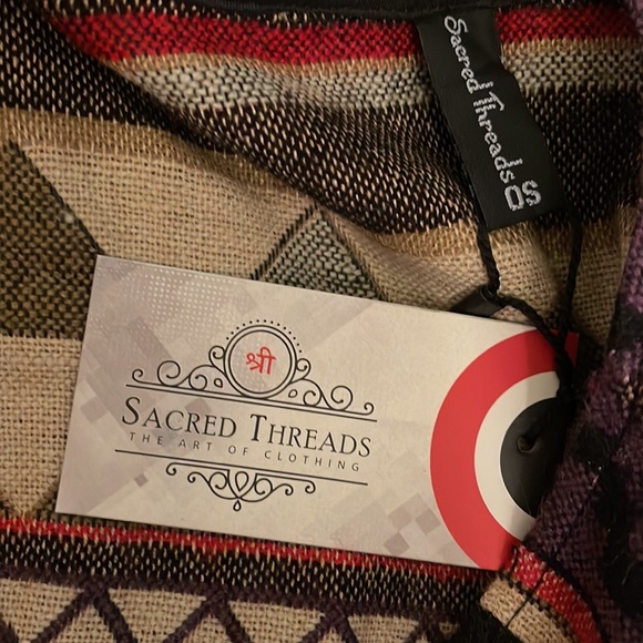 NWT. CUDDLY PONCHO. By Sacred Threads. BLRD12. 221943A - Picture 4 of 5